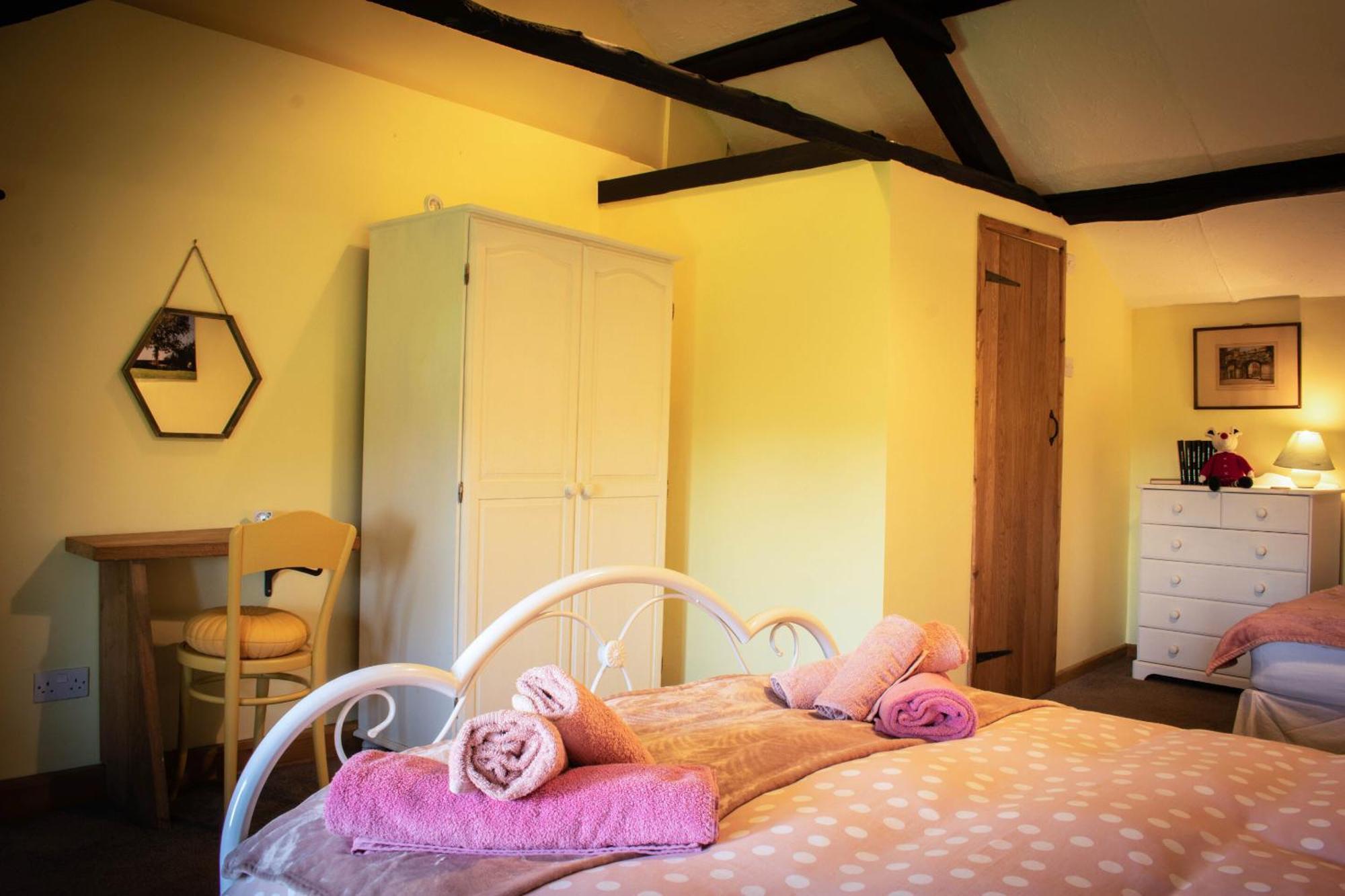 The Snickett Villa Combe Martin Room photo